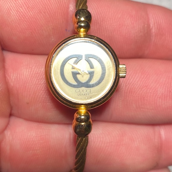 Vintage GUCCI 2047L Women's Cable Bangle Bracelet Watch  Face Gold Logo. - Picture 5 of 10